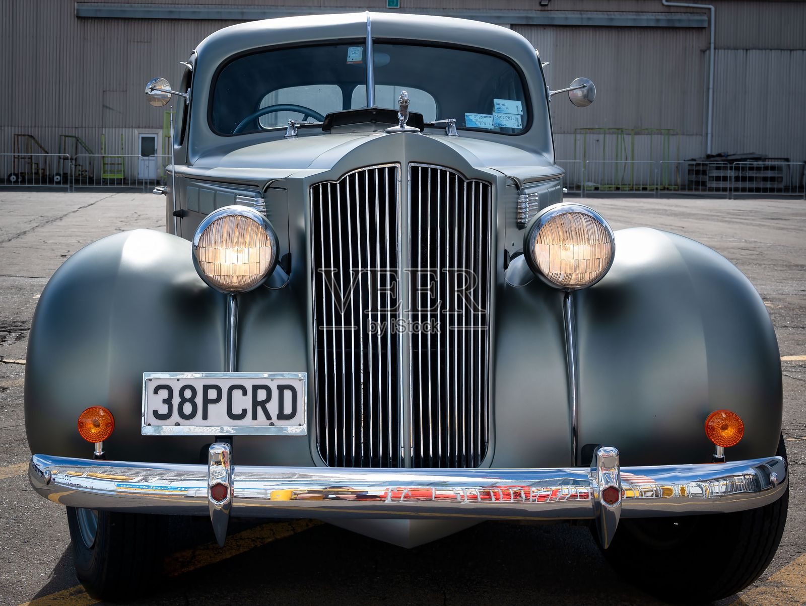 1938年复古派克汽车在工业环境中