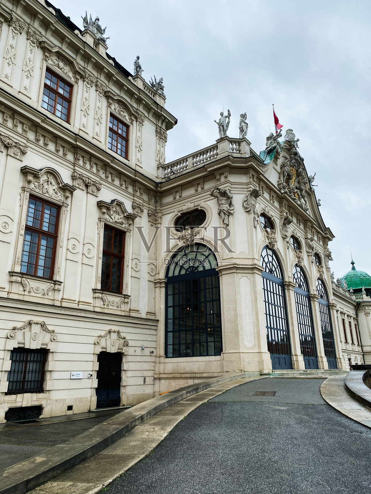 维也纳的巴洛克建筑立面展示经典的欧洲建筑元素照片摄影图片
