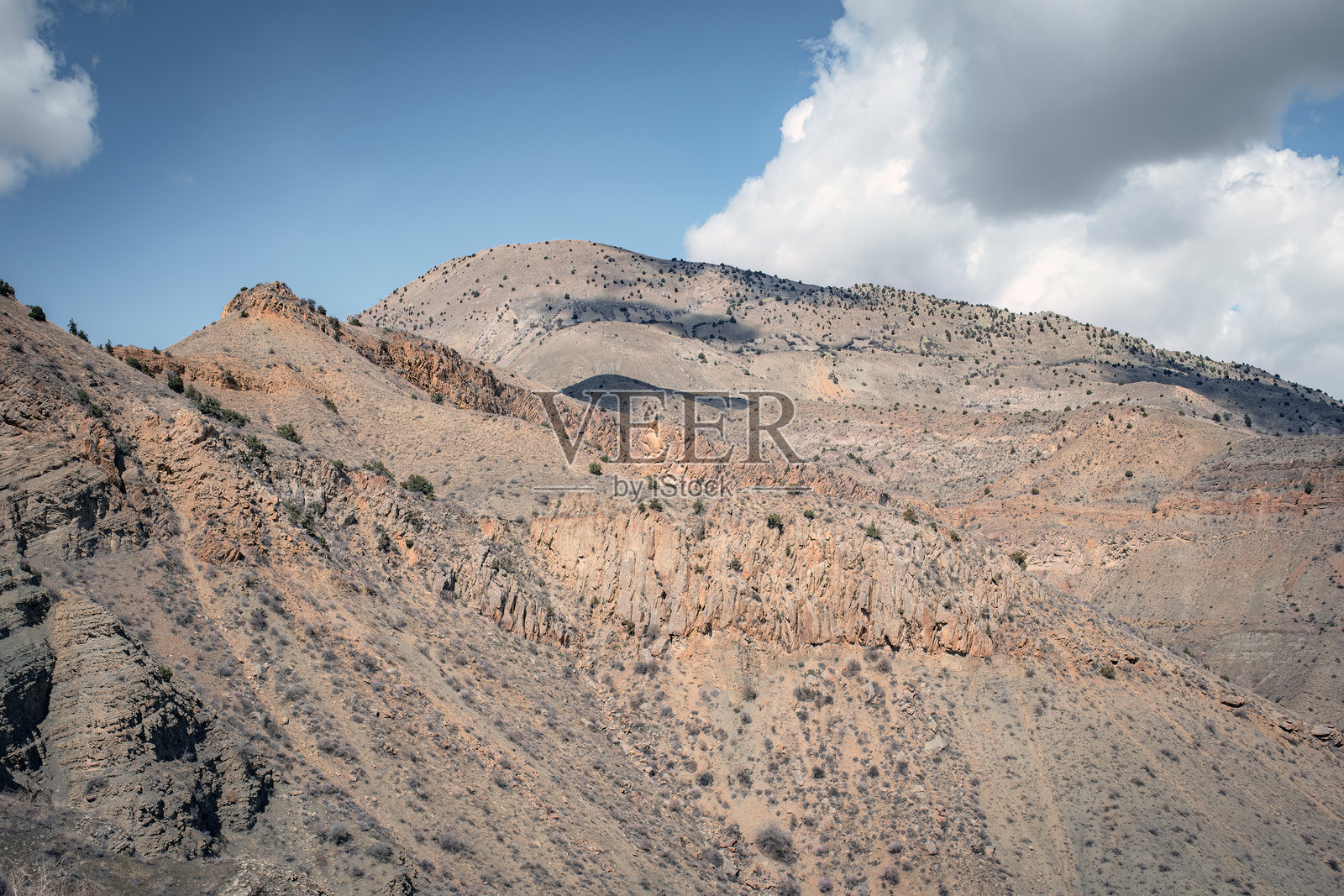 山中的沙漠景观照片摄影图片