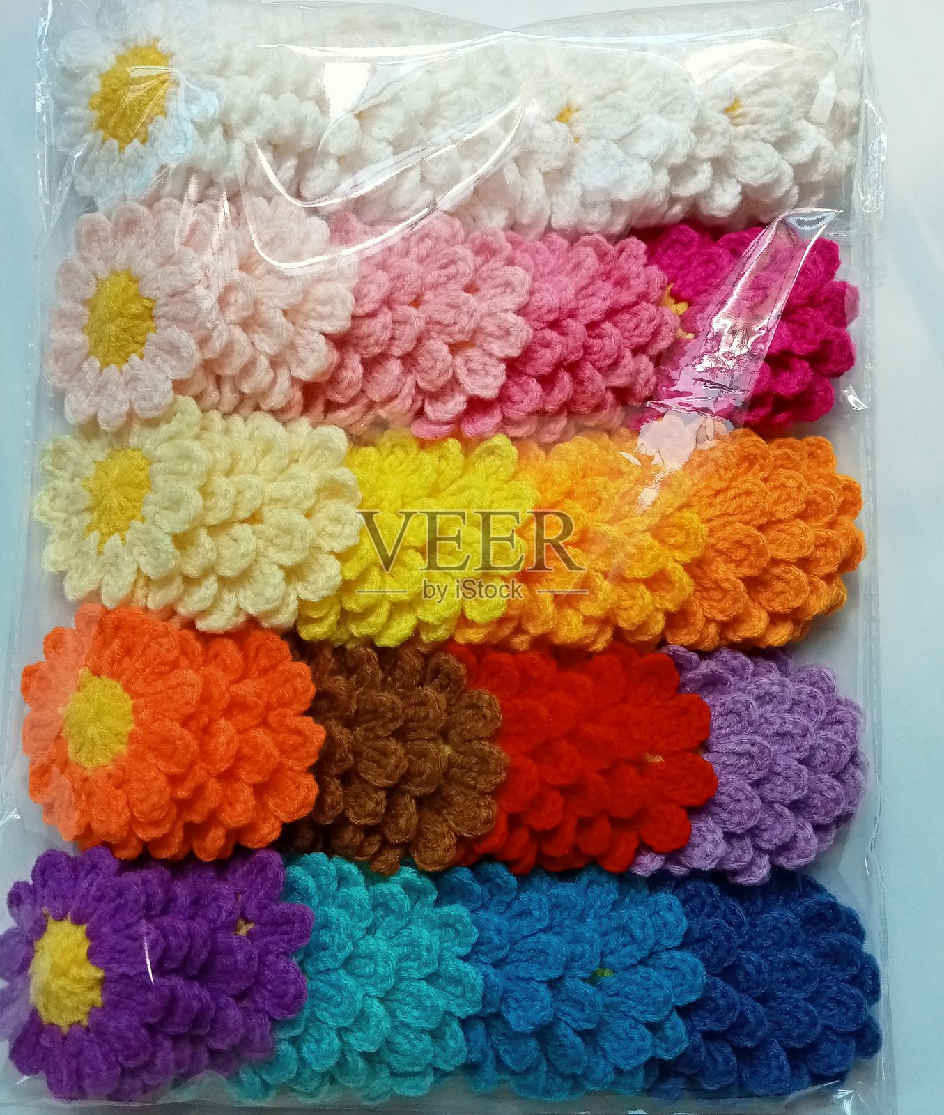 钩针花朵，手工制作，装饰用的钩织品，插图，背景，多彩的花卉手工艺DIY照片摄影图片