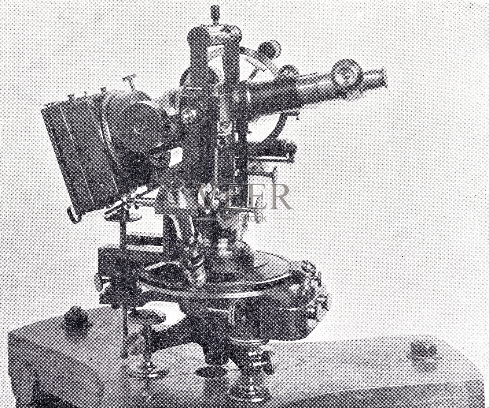 用于测量云运动和天气的设备插画图片素材