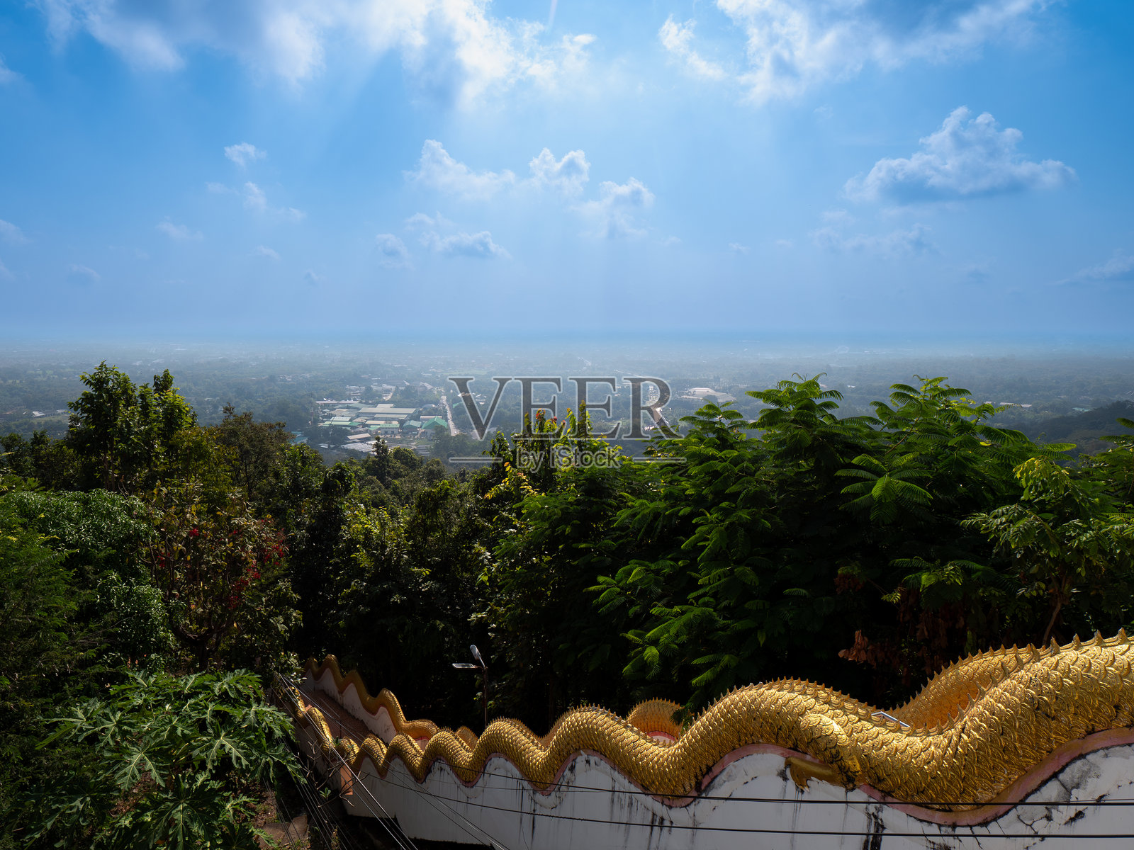 金色那伽阶梯：通往天国的升阶在多伊卡姆照片摄影图片