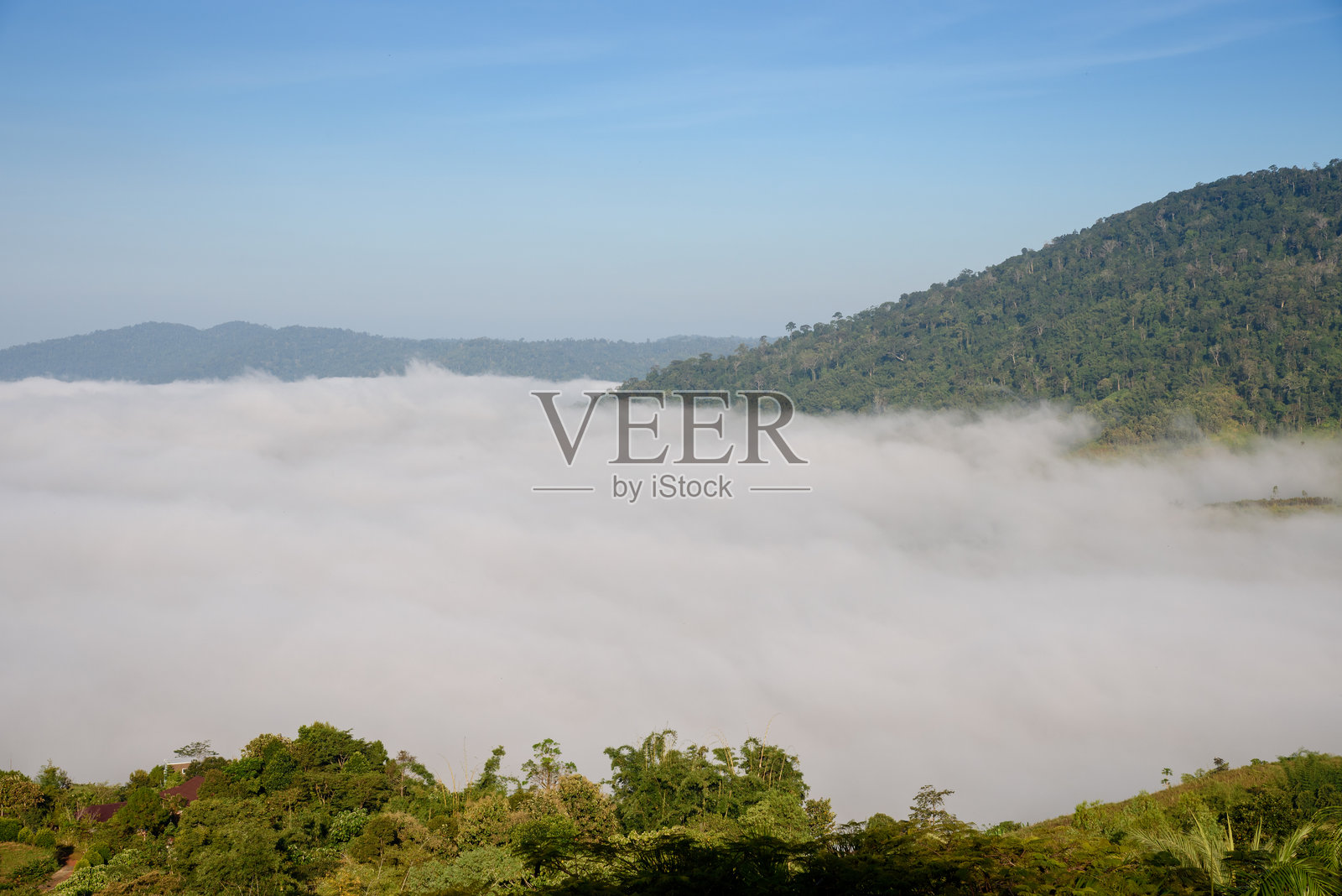 泰国佩奇布恩的考考山雾气照片摄影图片