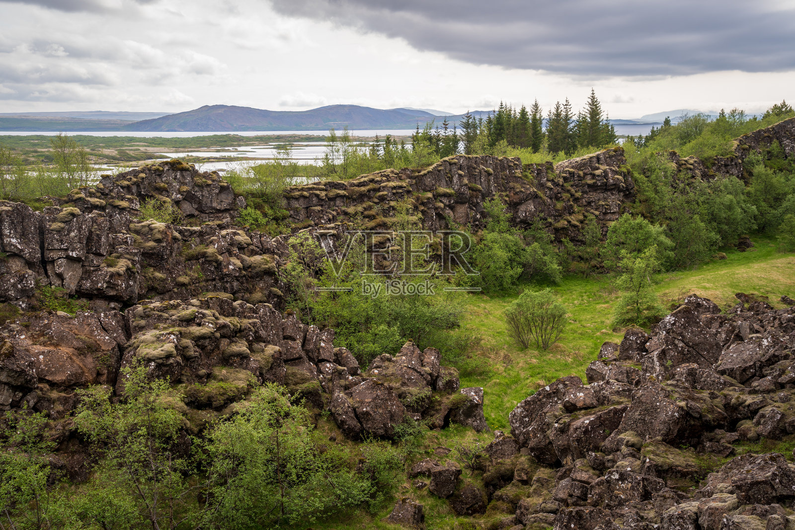 冰岛辛格维利尔国家公园的洛格贝格断层照片摄影图片