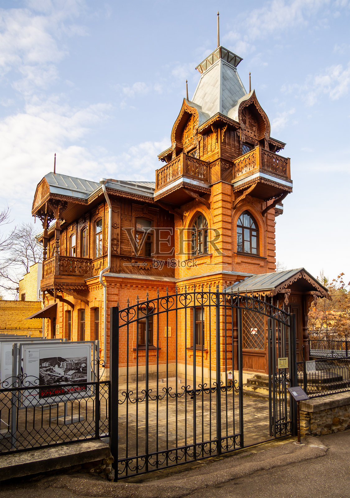 戈里纳的豪宅，里面住着人工智能索尔仁尼琴，基斯洛沃茨克照片摄影图片