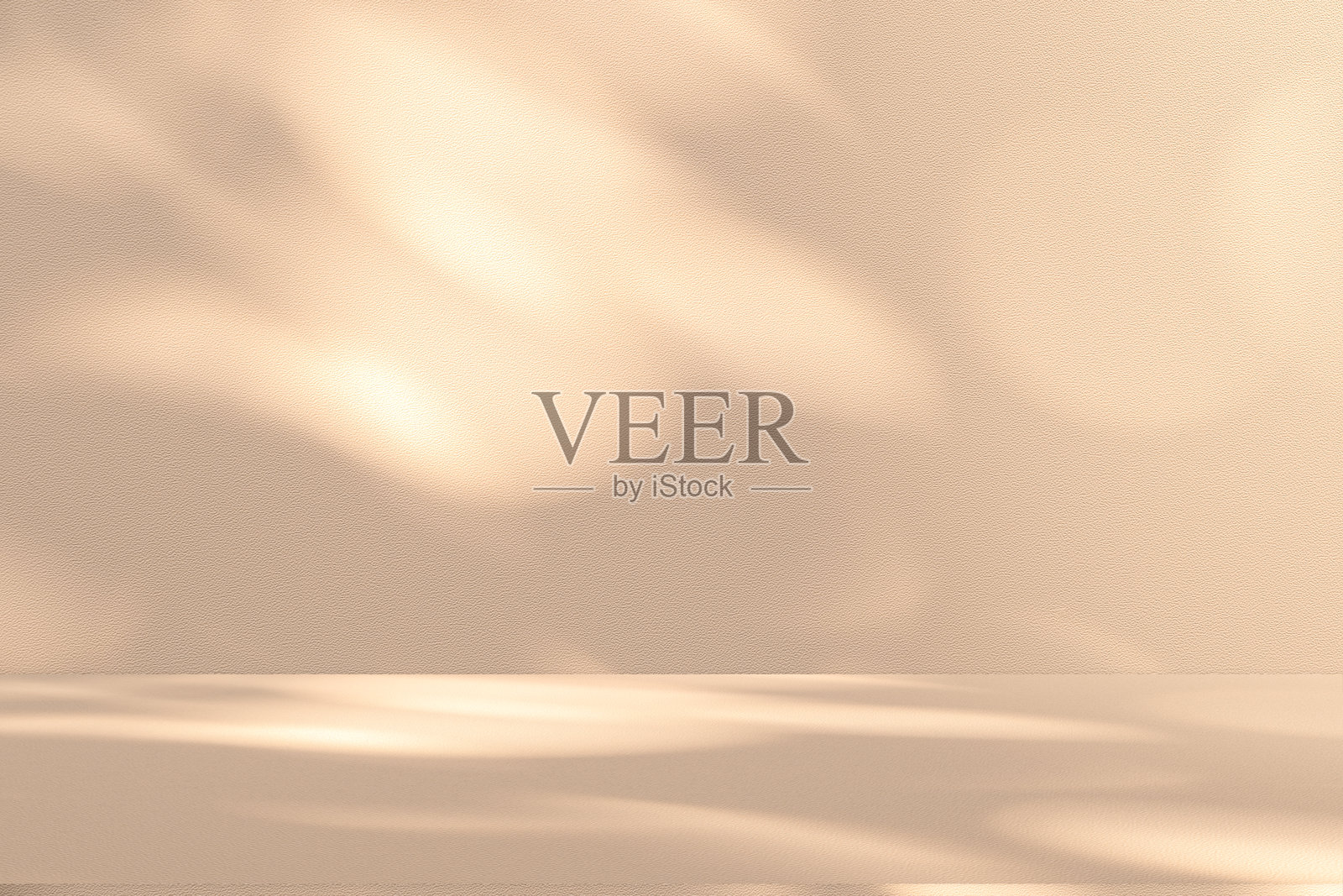 工作室风格的背景墙装饰展示，使用白色和米色调，窗户投射的阴影，构思出一种装饰效果。照片摄影图片