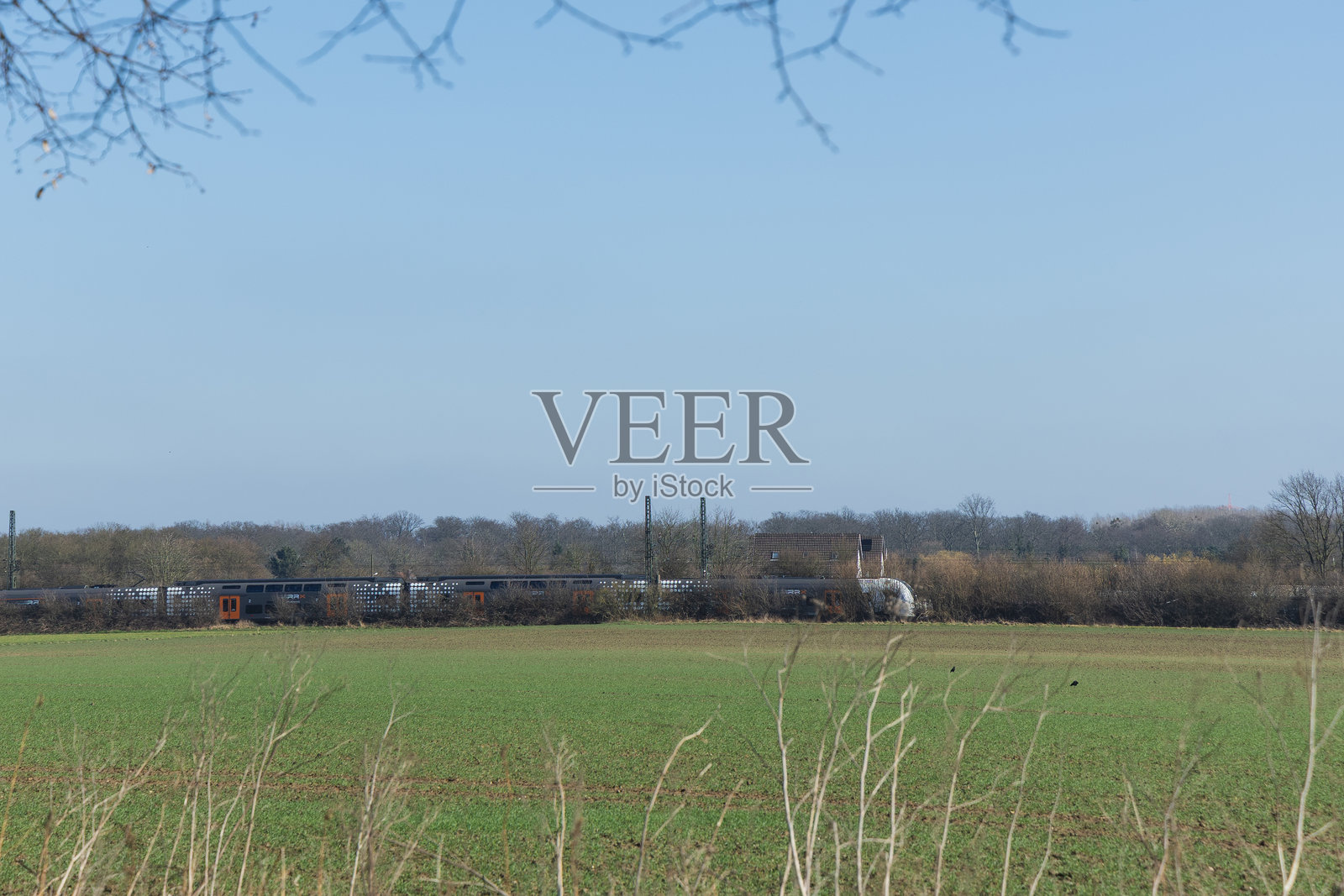 乡村的美丽风景，选择性聚焦的火车站，乡村景观照片摄影图片