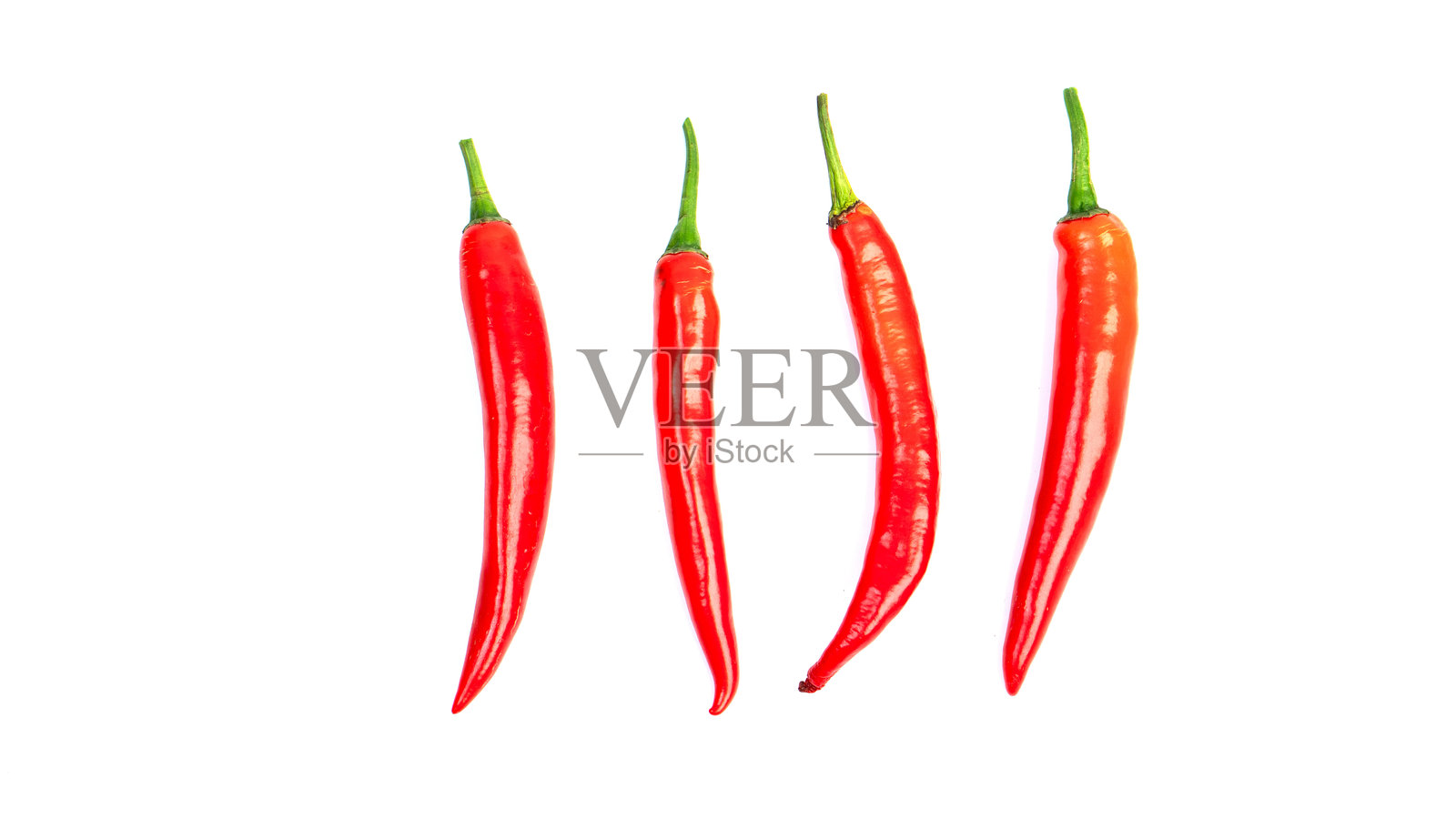 红辣椒在白色背景上，生鲜食材概念照片摄影图片