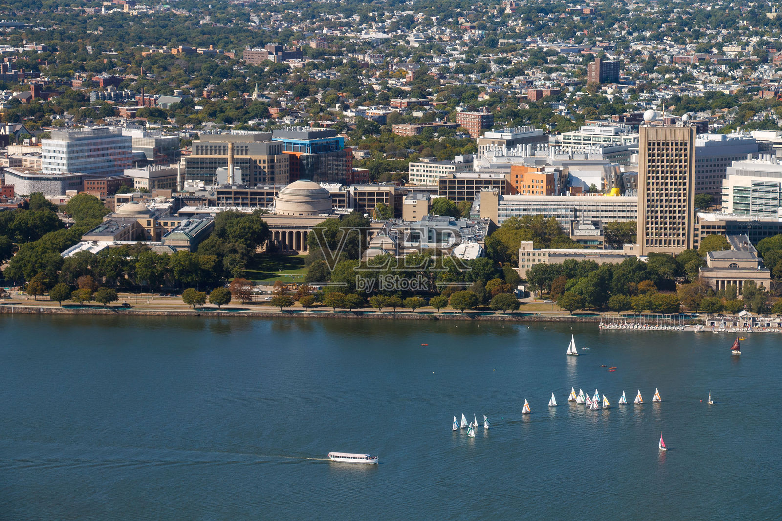 查尔斯河滨,麻省理工学院建筑和波士顿的历史建筑,马萨诸塞州,美国照片摄影图片