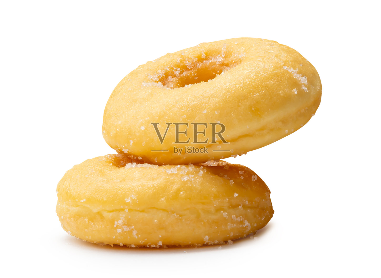 棕糖糖霜肉桂甜甜圈侧视图，堆叠在白色背景上，带有抠图路径照片摄影图片