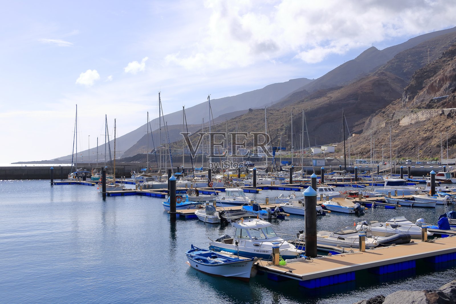 埃尔希罗岛的埃斯塔卡港口照片摄影图片