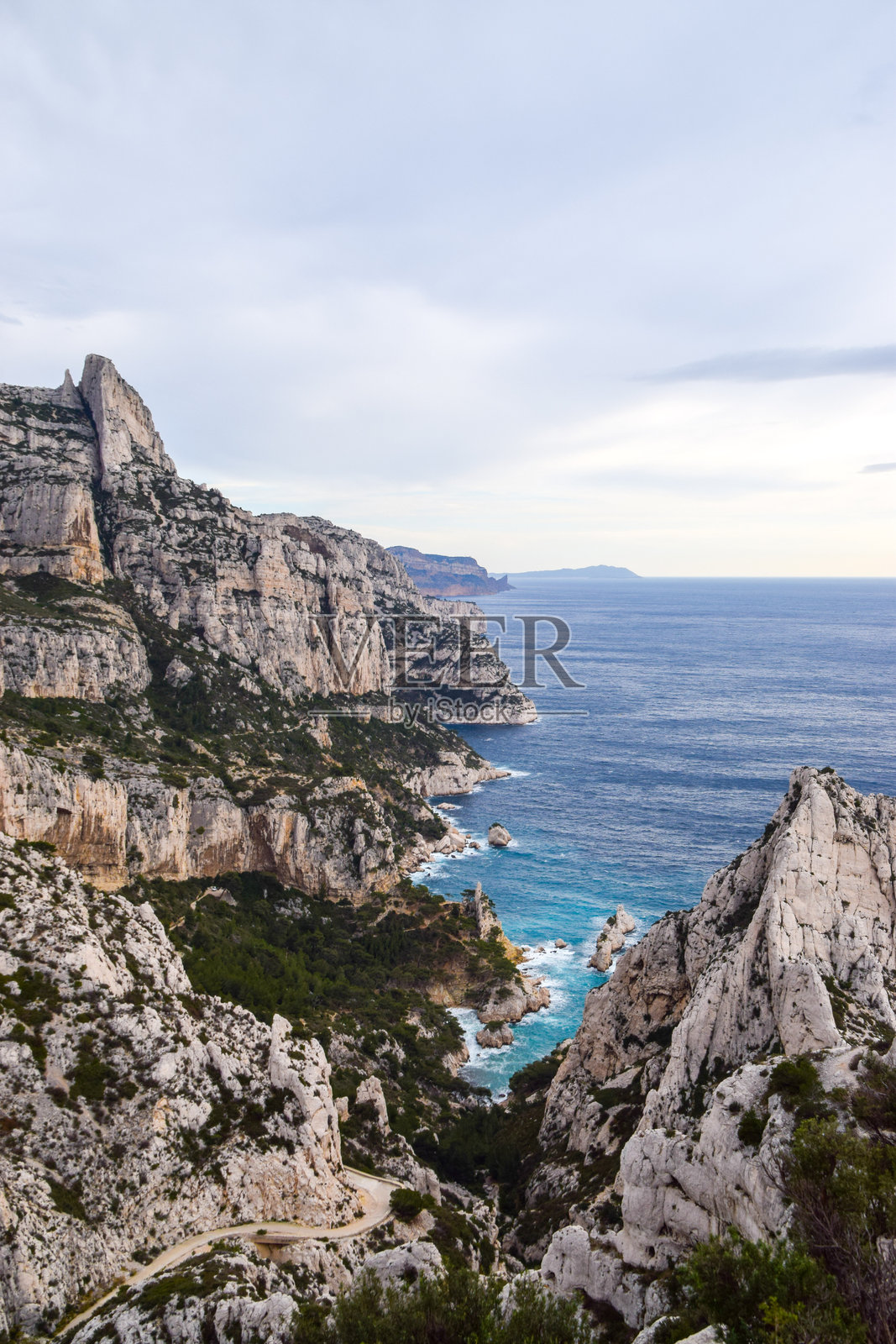 法国南部卡朗克国家公园的岩石 formations、海洋和海岸景观照片摄影图片