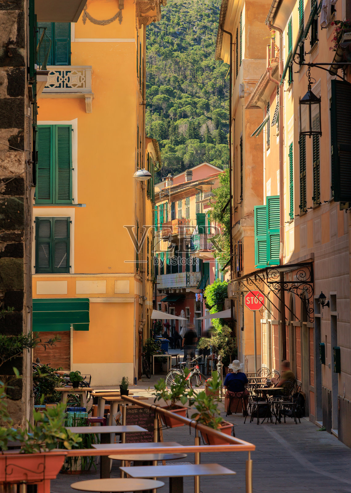 利古里亚的意大利城市莱万托的街道照片摄影图片