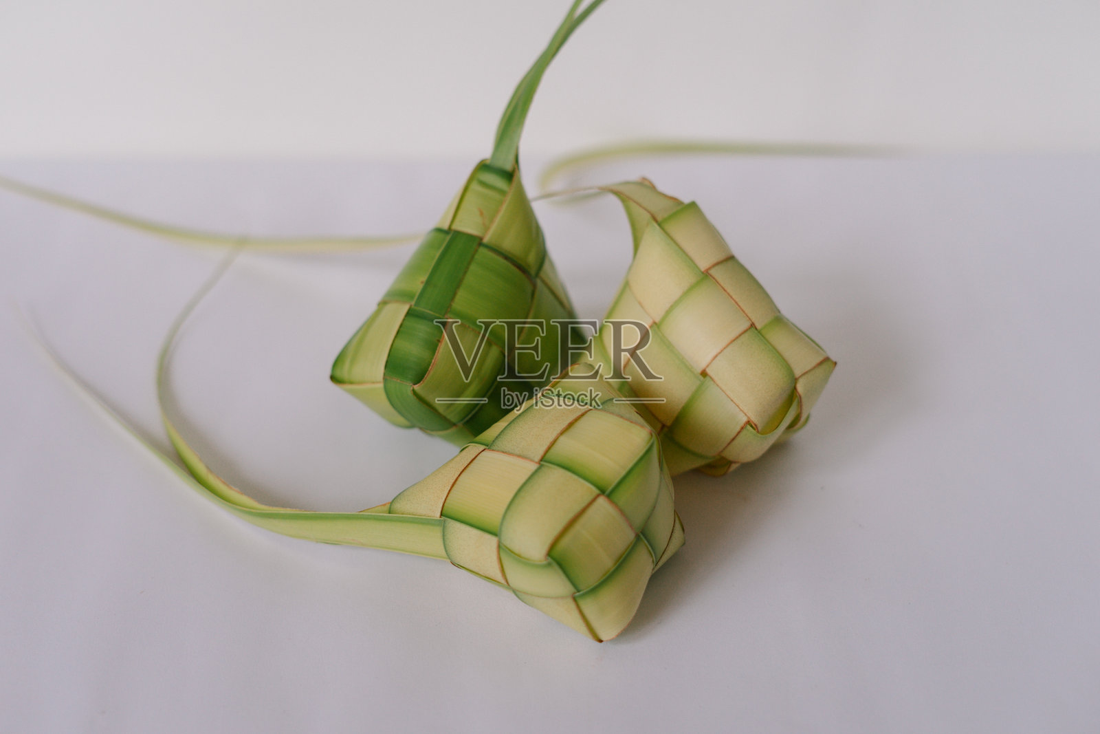 传统的椰浆饭团，受欢迎的节日美食照片摄影图片