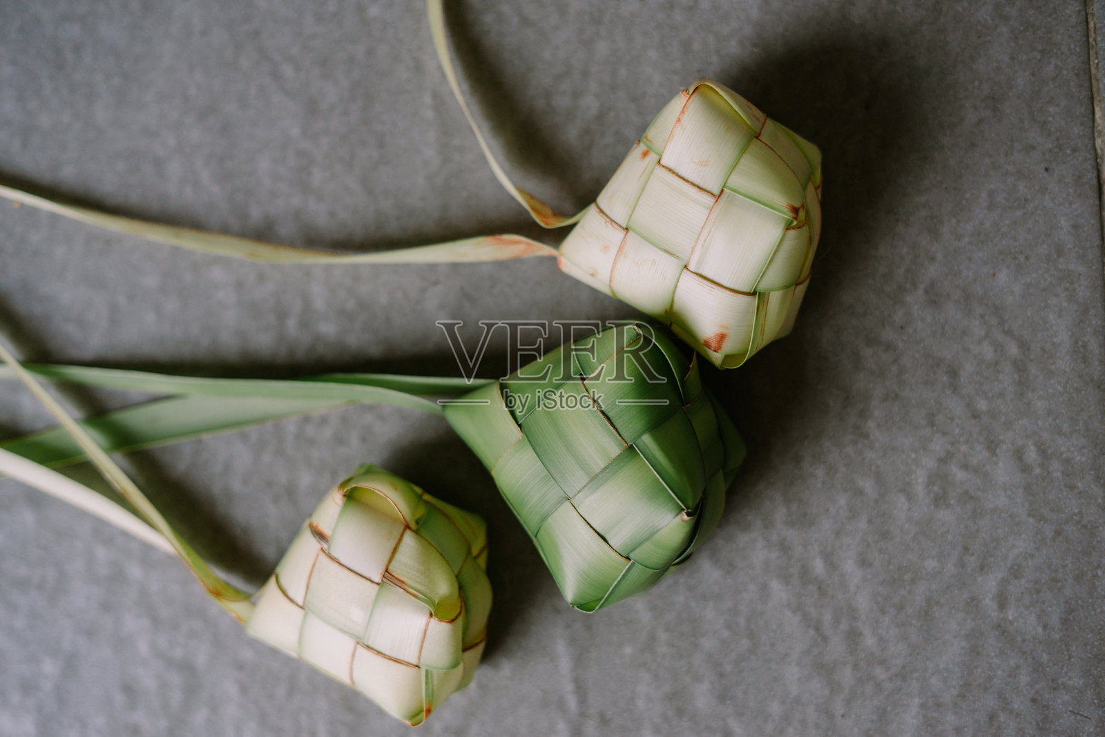 椰浆饭，传统米饭饺子，开斋节特别菜肴时刻照片摄影图片