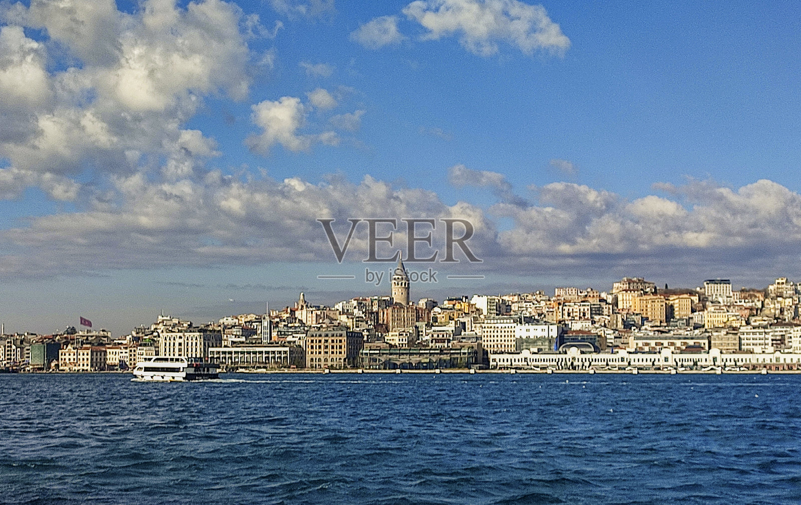 土耳其伊斯坦布尔加拉塔附近博斯普鲁斯海峡马尔马拉海岸与金角湾照片摄影图片