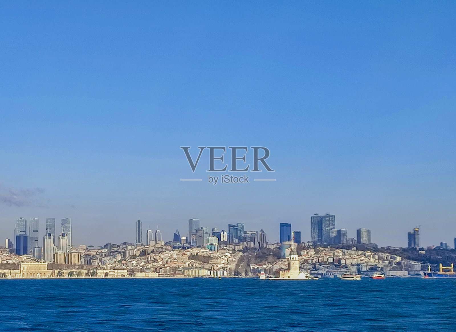 土耳其伊斯坦布尔马尔马拉海的博斯普鲁斯海峡海岸照片摄影图片