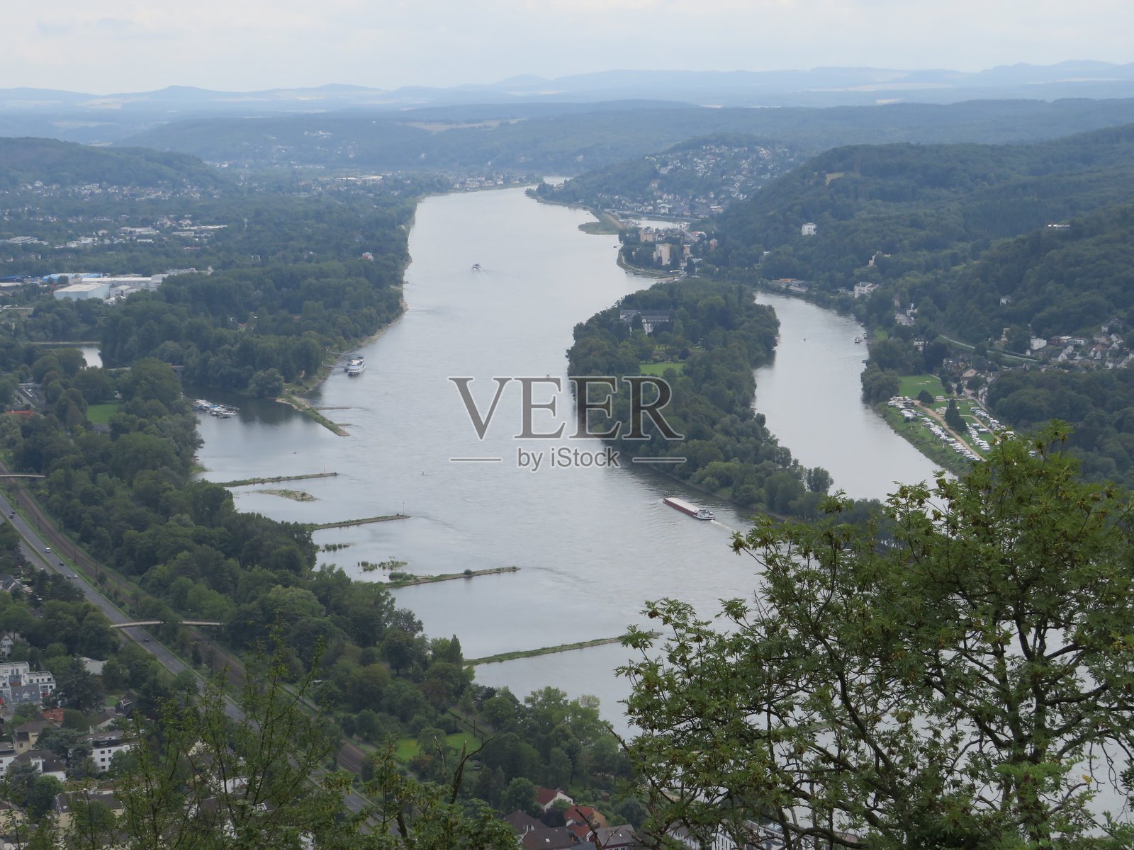 德国波恩德拉赫费尔斯的莱茵河景观照片摄影图片