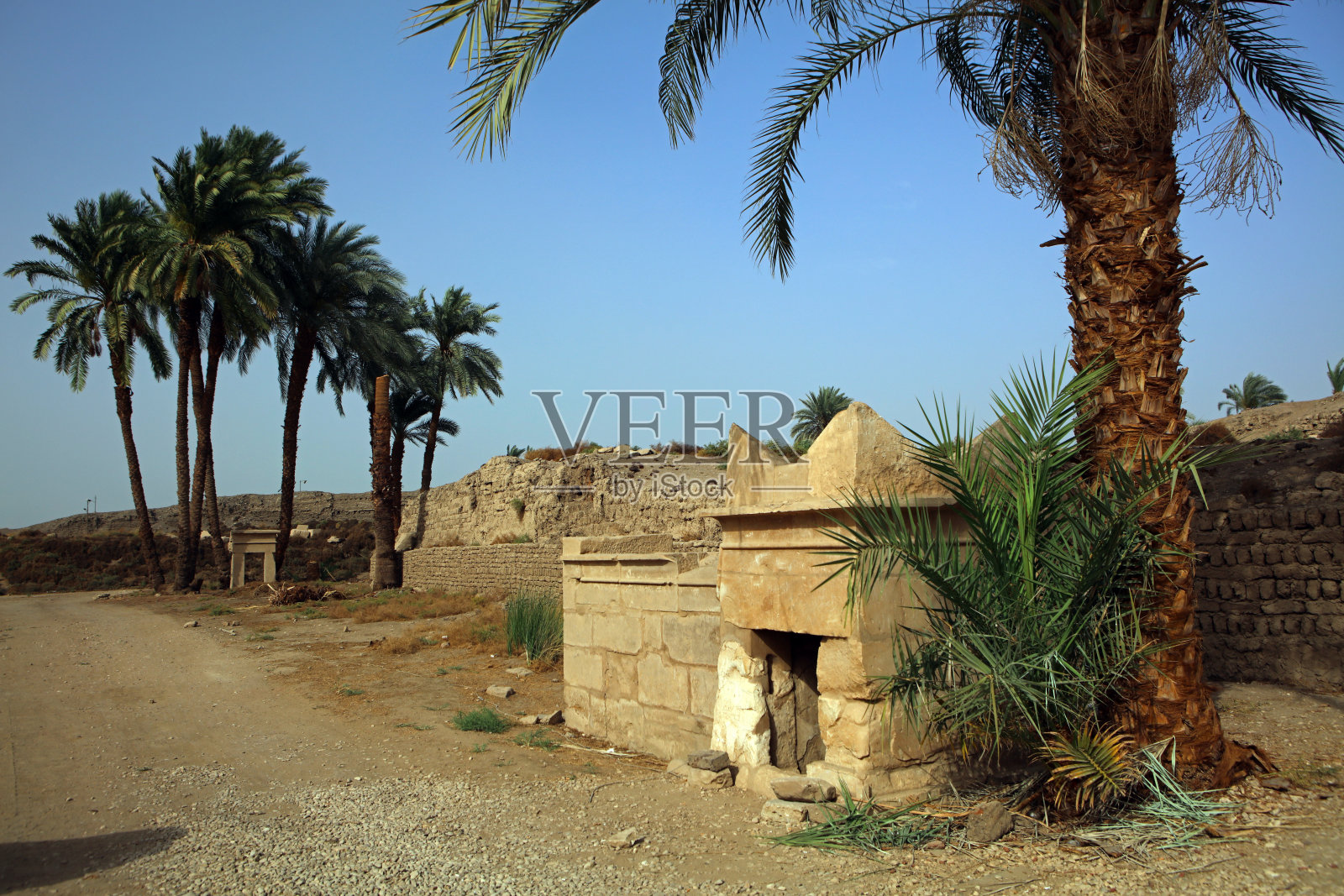 埃及卢克索附近的卡尔纳克神庙遗址照片摄影图片