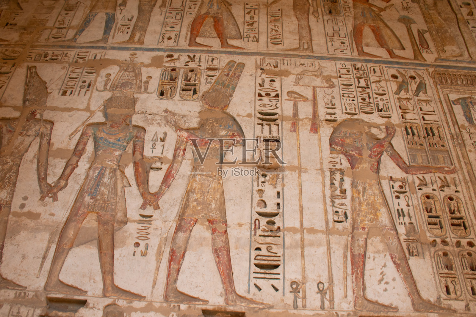 探索梅迪内特哈布神庙。照片摄影图片