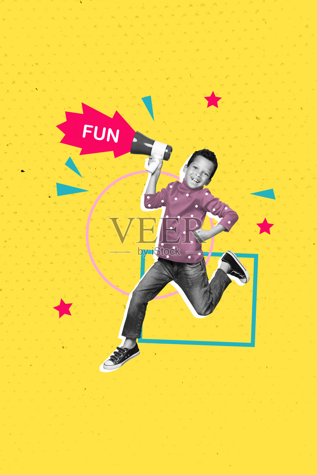 黑白效果的男孩跳跃在创意背景上的垂直复合拼贴图，旁边有扬声器。照片摄影图片