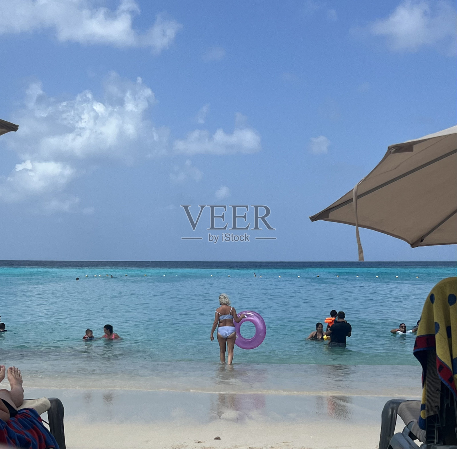 在海滩上照片摄影图片