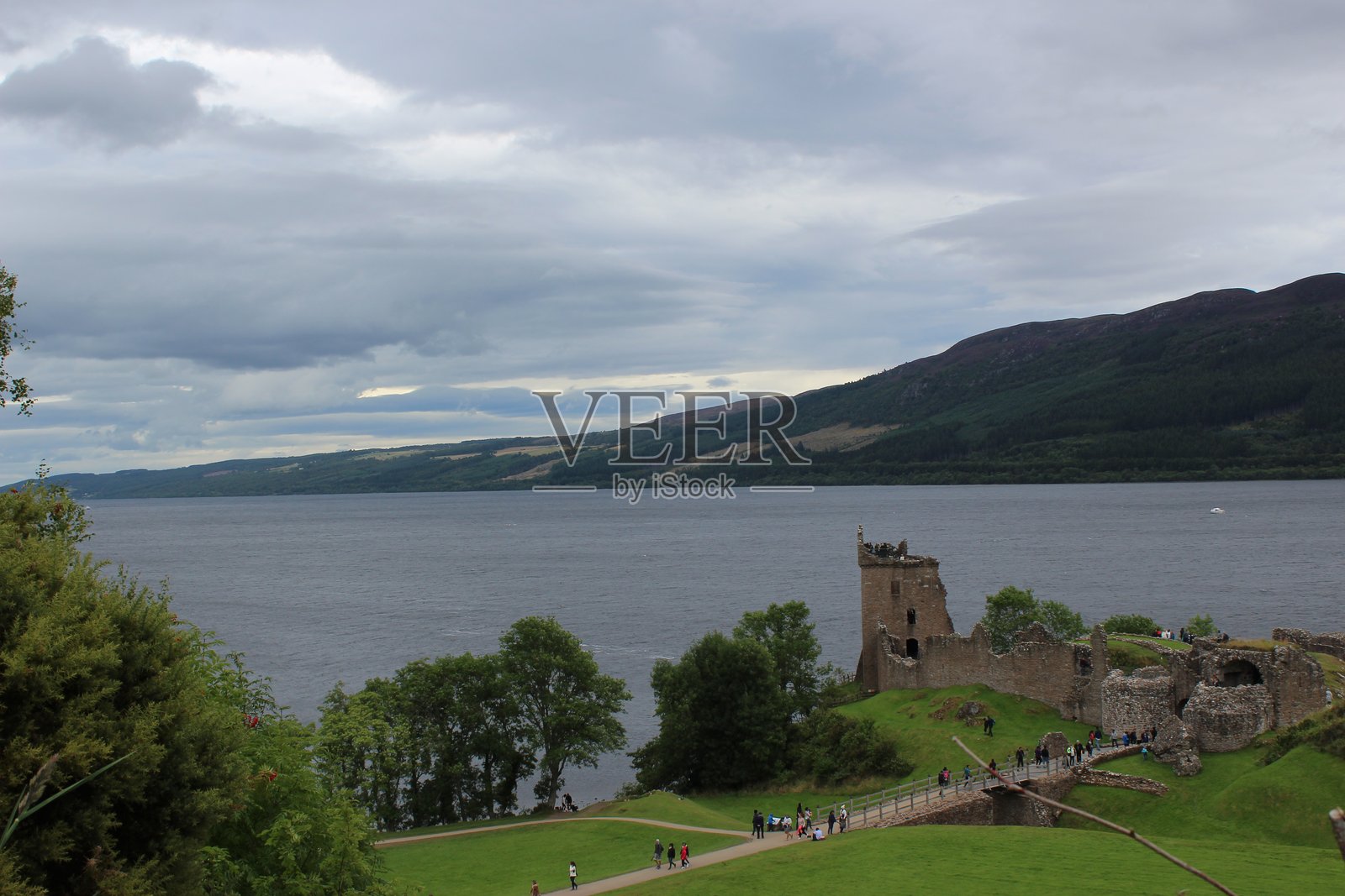 厄尔克哈特城堡位于尼斯湖畔照片摄影图片