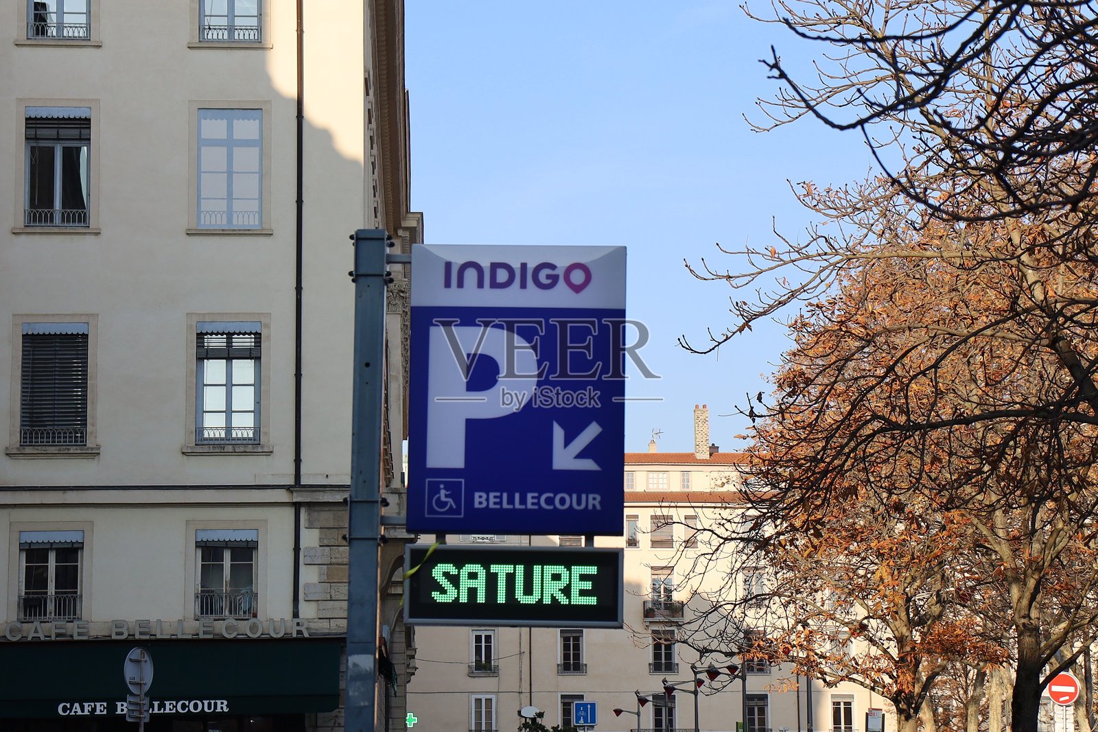 里昂 - 停车场入口标志照片摄影图片