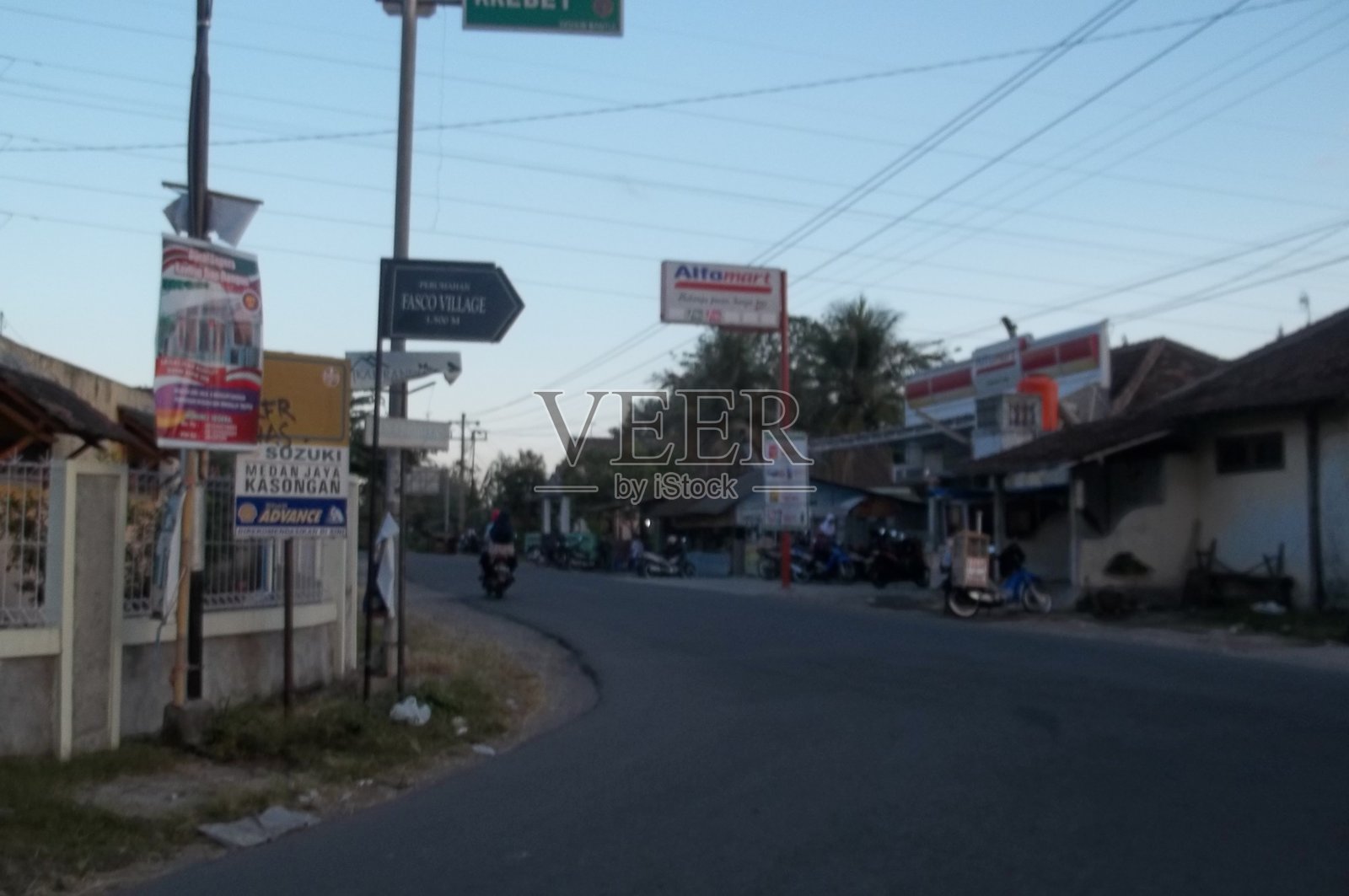 路边指示牌照片摄影图片