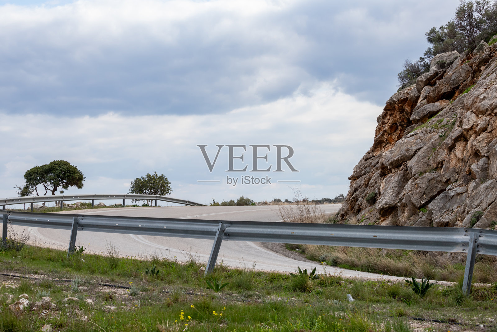 在佩洛波尼撒半岛的房车旅行中，停留在一个观景点。照片摄影图片