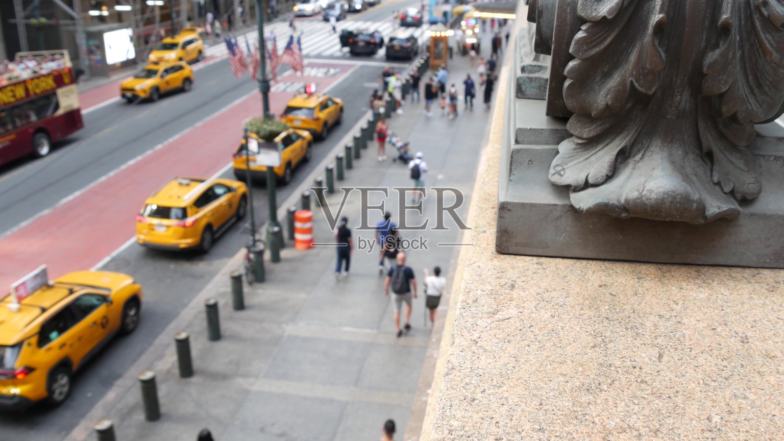 纽约市大中央车站，42街，曼哈顿。人们，黄色出租车，美国照片摄影图片