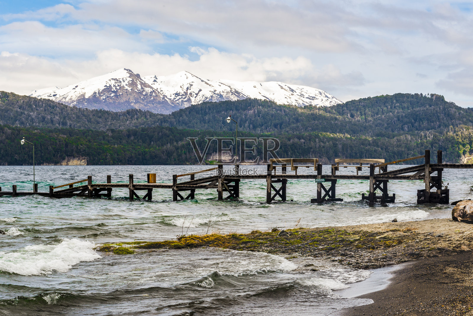 阿根廷内乌肯省巴里洛切的曼萨诺湾照片摄影图片