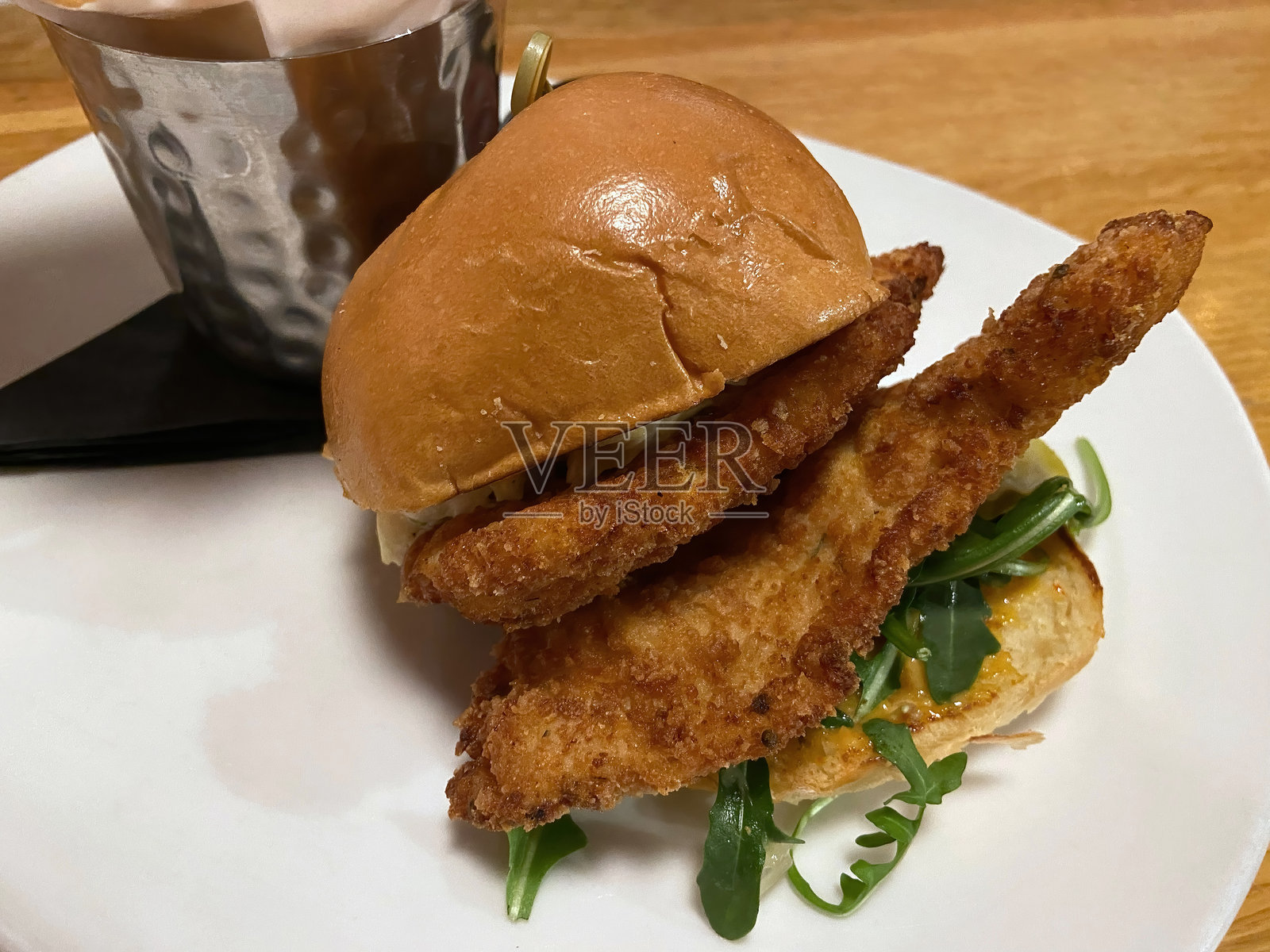 晚餐炸鸡三明治照片摄影图片