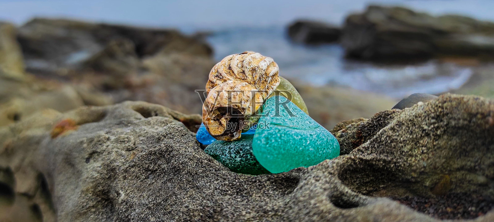 海玻璃。海玻璃金字塔。禅。照片摄影图片