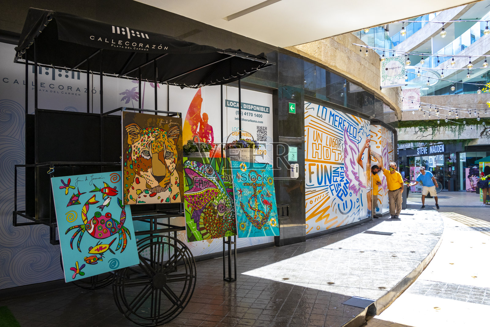 墨西哥旅游街的资讯中心按摩水疗与艺术。照片摄影图片