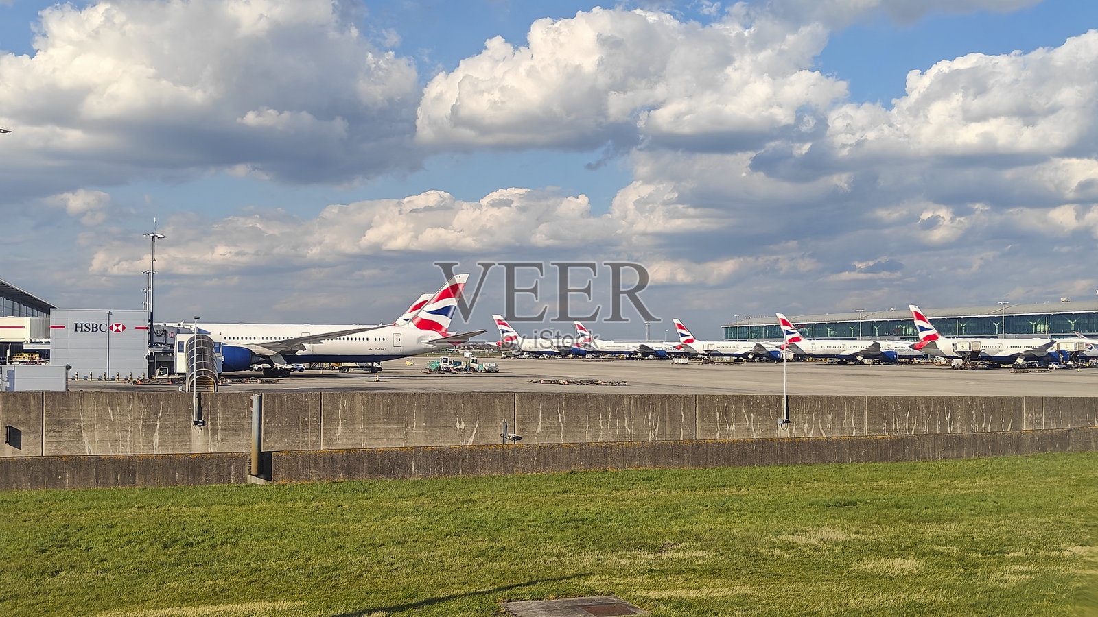 希思罗机场停机坪与英国航空机队照片摄影图片