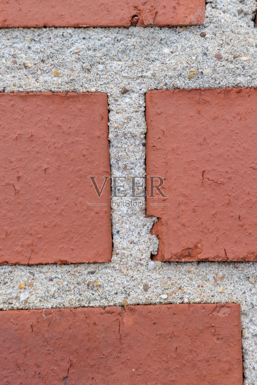 红砖墙因年久失修而变得脆弱照片摄影图片