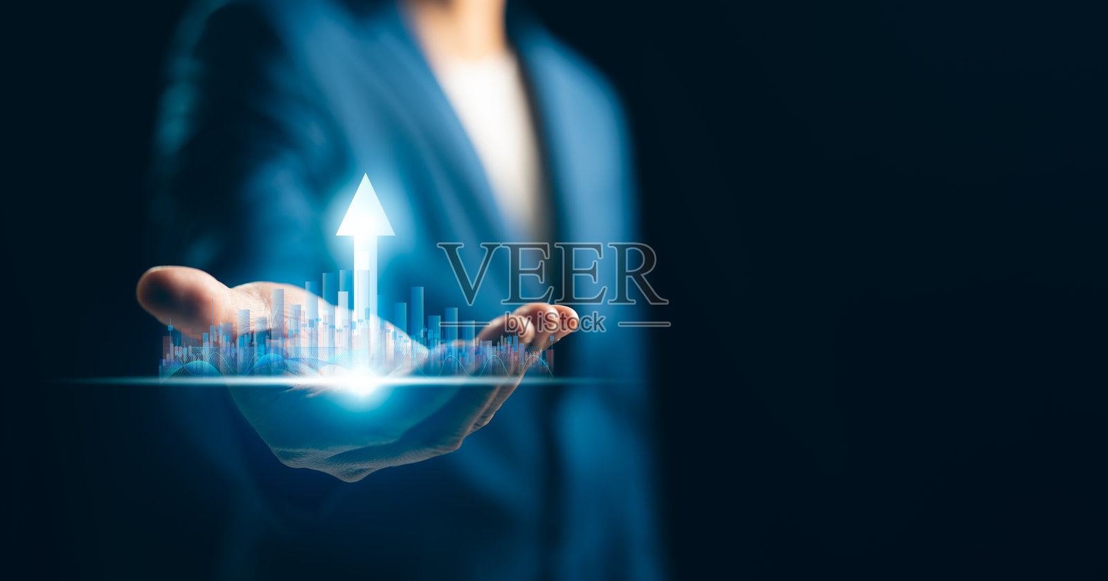 商人展示股票柱状图全息图。商业金融增长分析金融数据股票市场。商业成功与增长，经济增长图表。商业金融股票市场概念。照片摄影图片