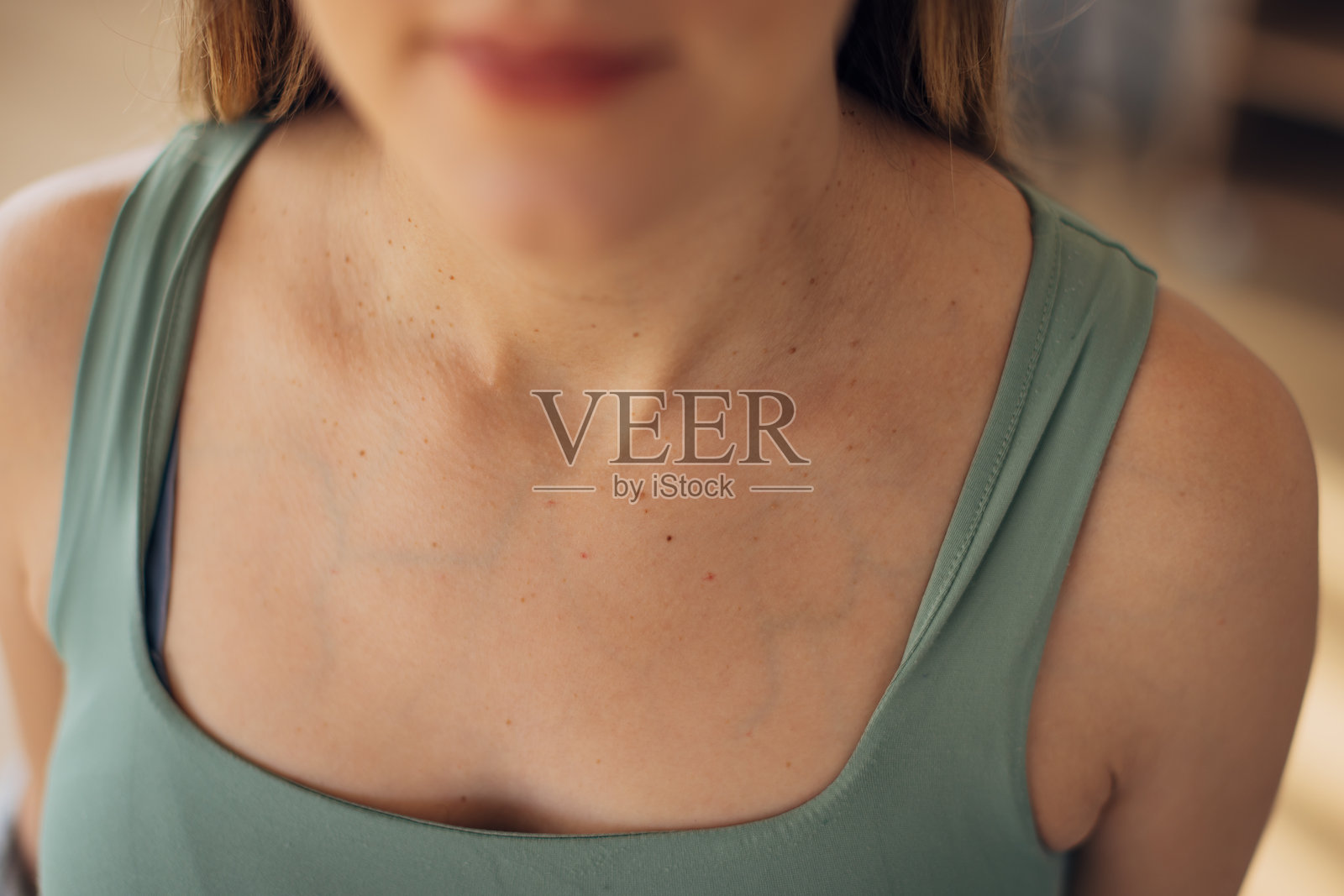 不明女性颈部皮肤上的特写照片摄影图片