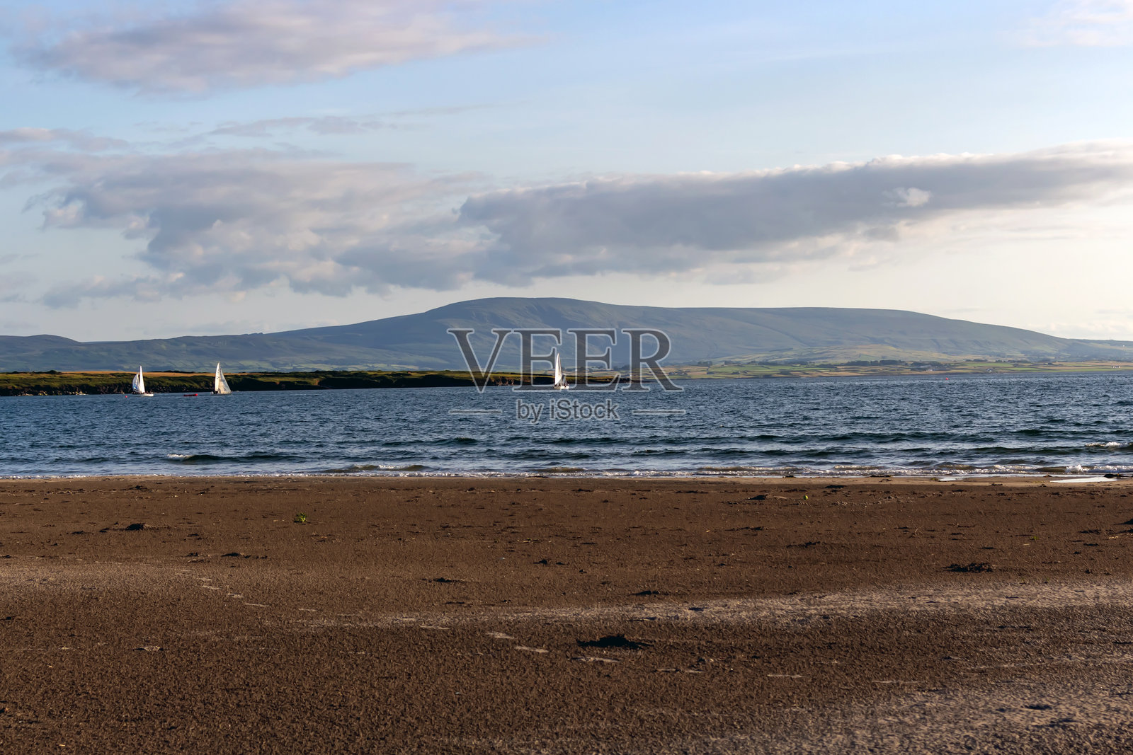 爱尔兰的悬崖风景。狂野的大西洋之路。照片摄影图片