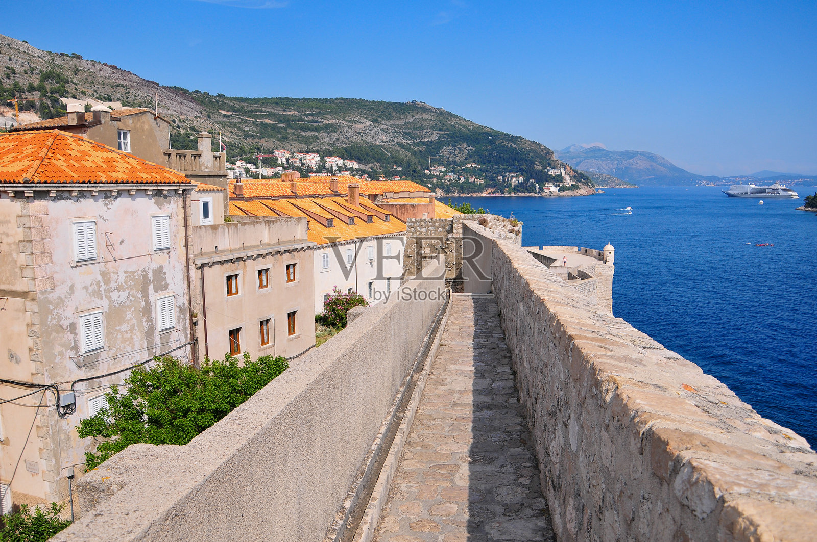 从城墙俯瞰杜布罗夫尼克的美丽景色照片摄影图片
