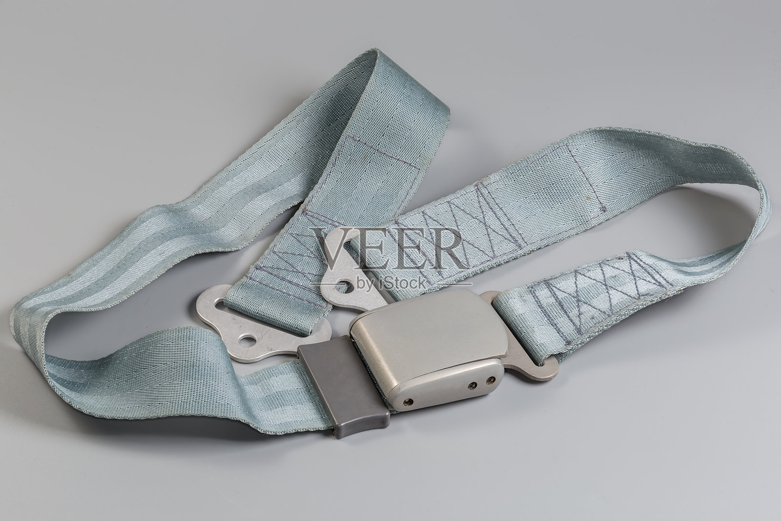 灰色背景上的飞机安全带特写照片摄影图片