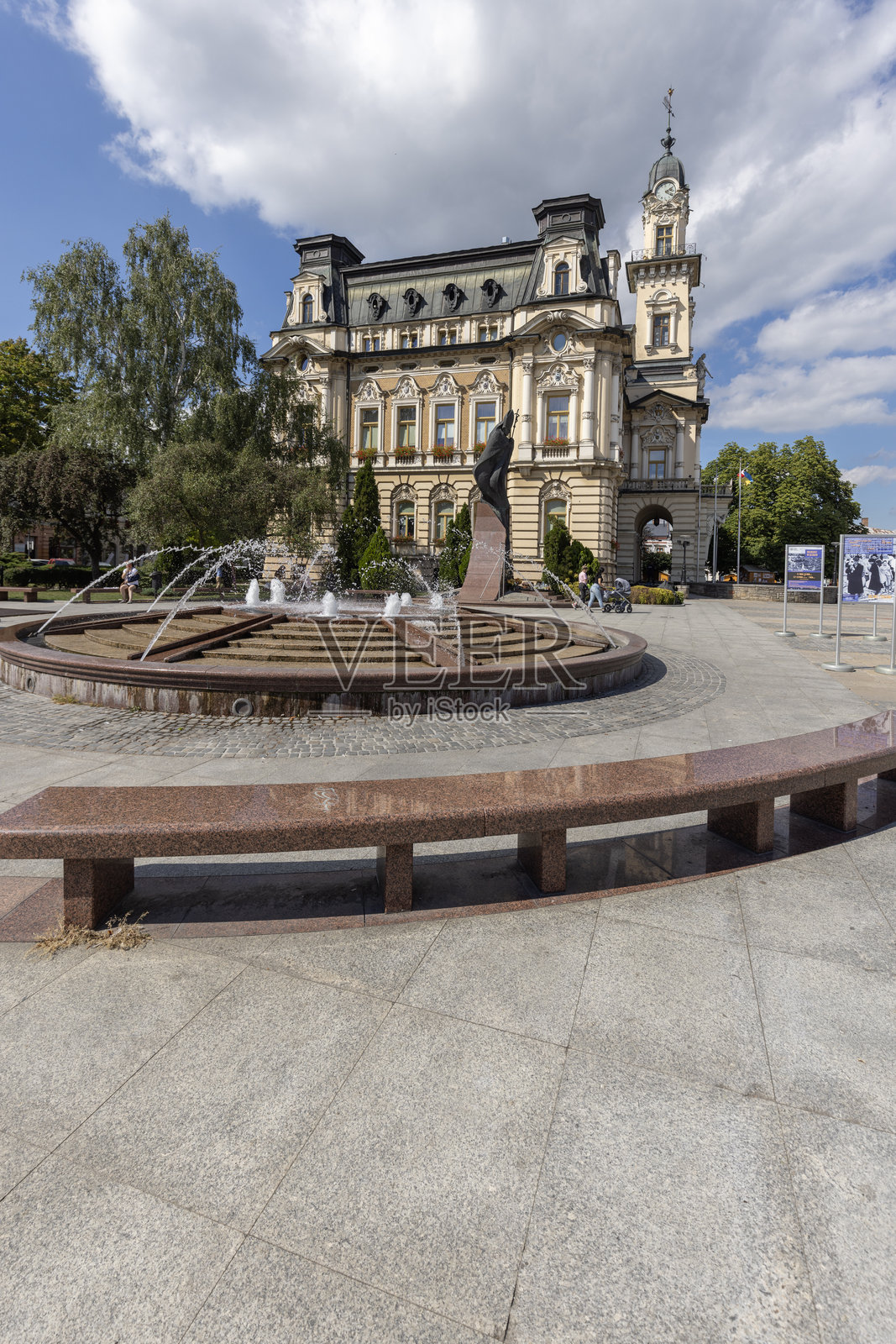 波兰诺维萨奇市场广场的市政厅景观照片摄影图片