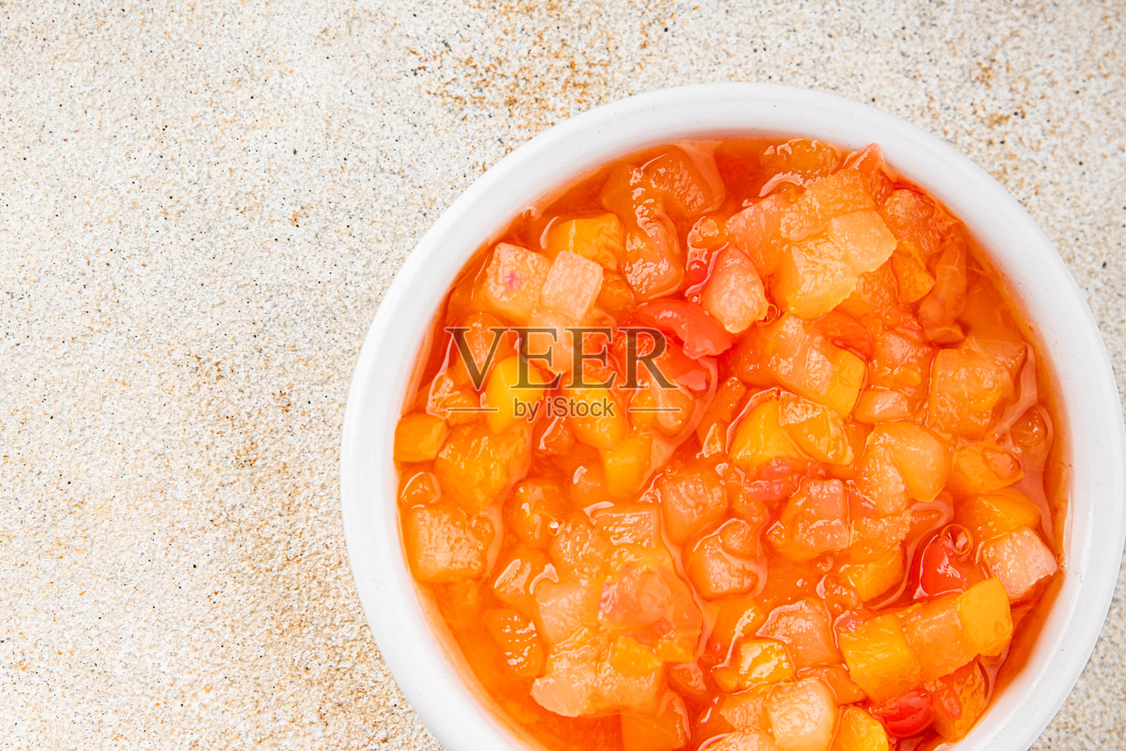 有机水果和浆果的糖浆水果，甜点，美味，新鲜，美味的美食背景，桌上的乡村风格，俯视图，留白空间照片摄影图片