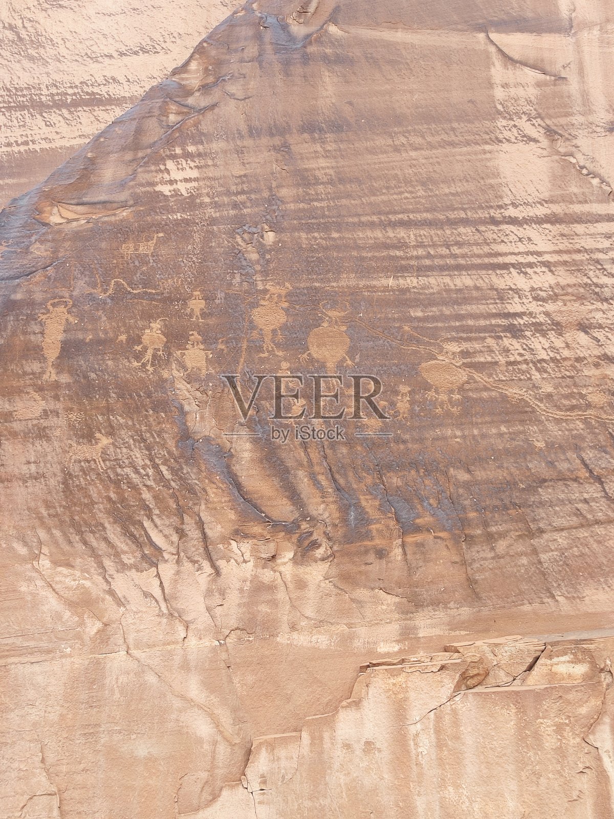 古代岩石艺术和岩刻照片摄影图片