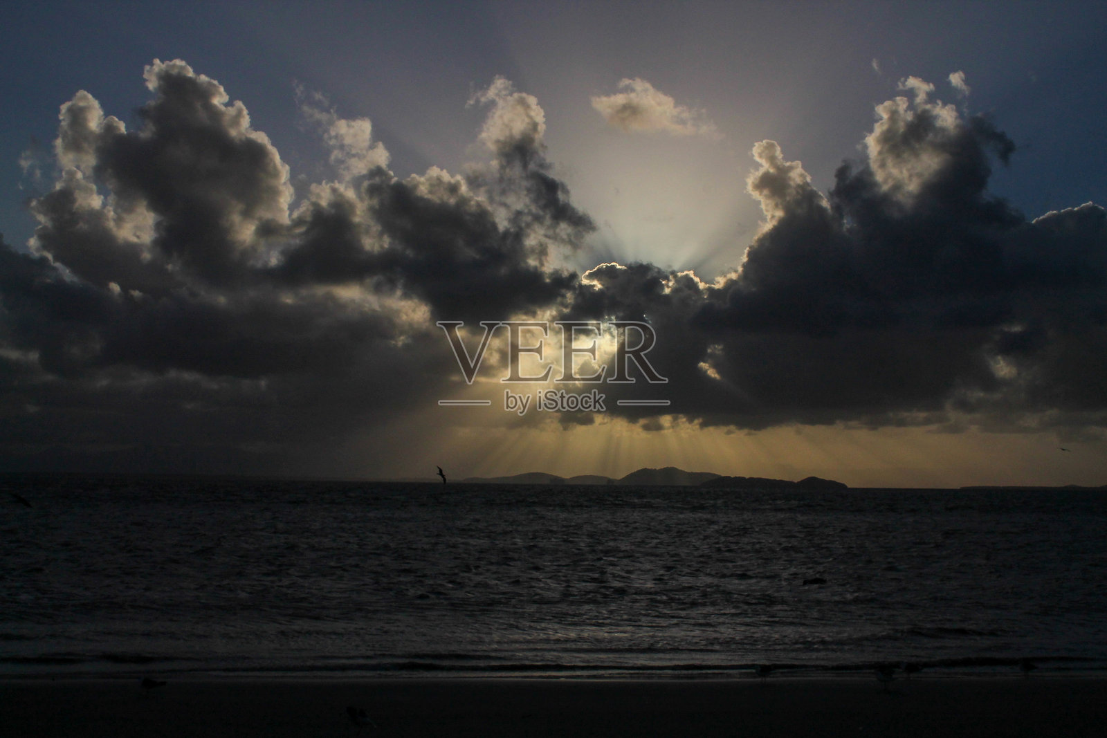 巴西海岸、公路、船只、风景和自行车旅游照片摄影图片