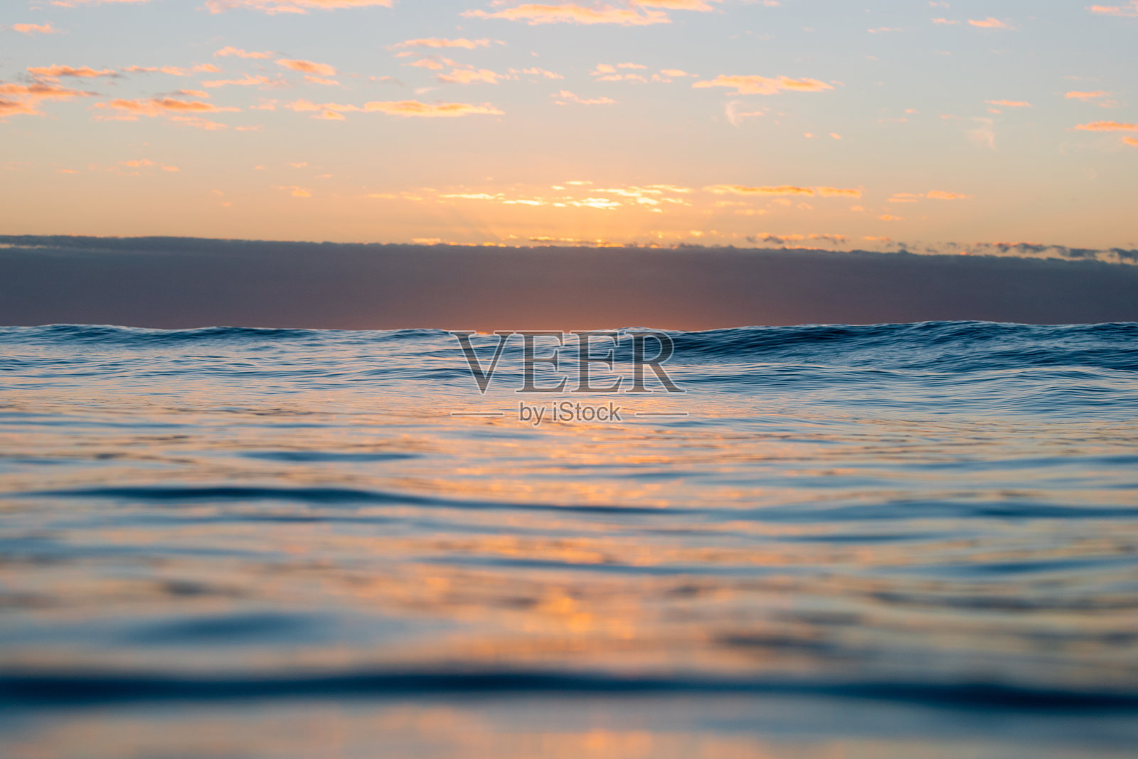 海洋中的清晨照片摄影图片