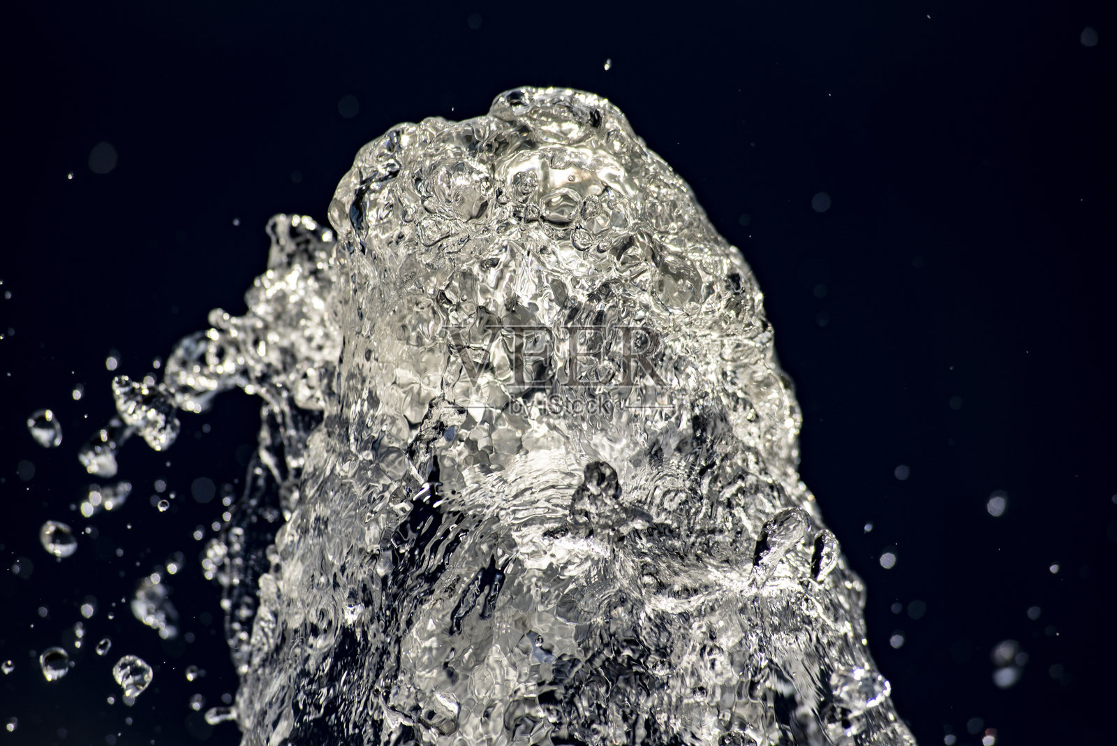 水泉的抽象摄影，空中水滴照片摄影图片