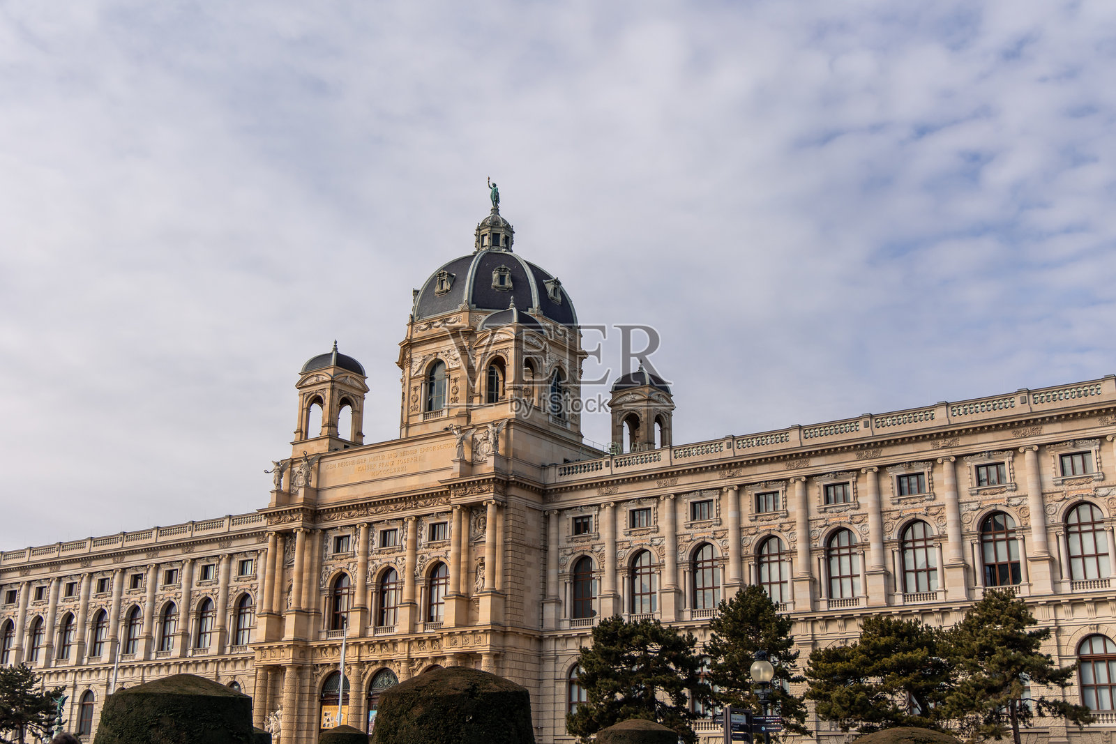 维也纳艺术历史博物馆展示其令人印象深刻的圆顶和外立面照片摄影图片