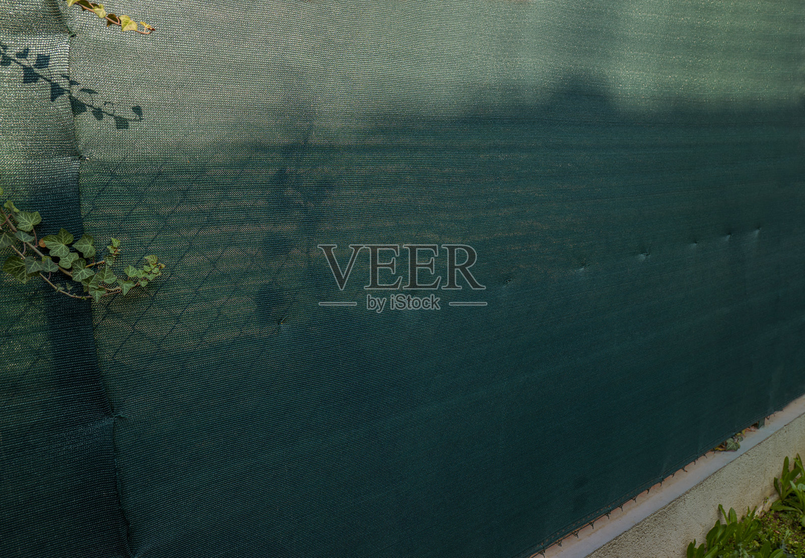 围栏上的遮阳布以提供隐私照片摄影图片